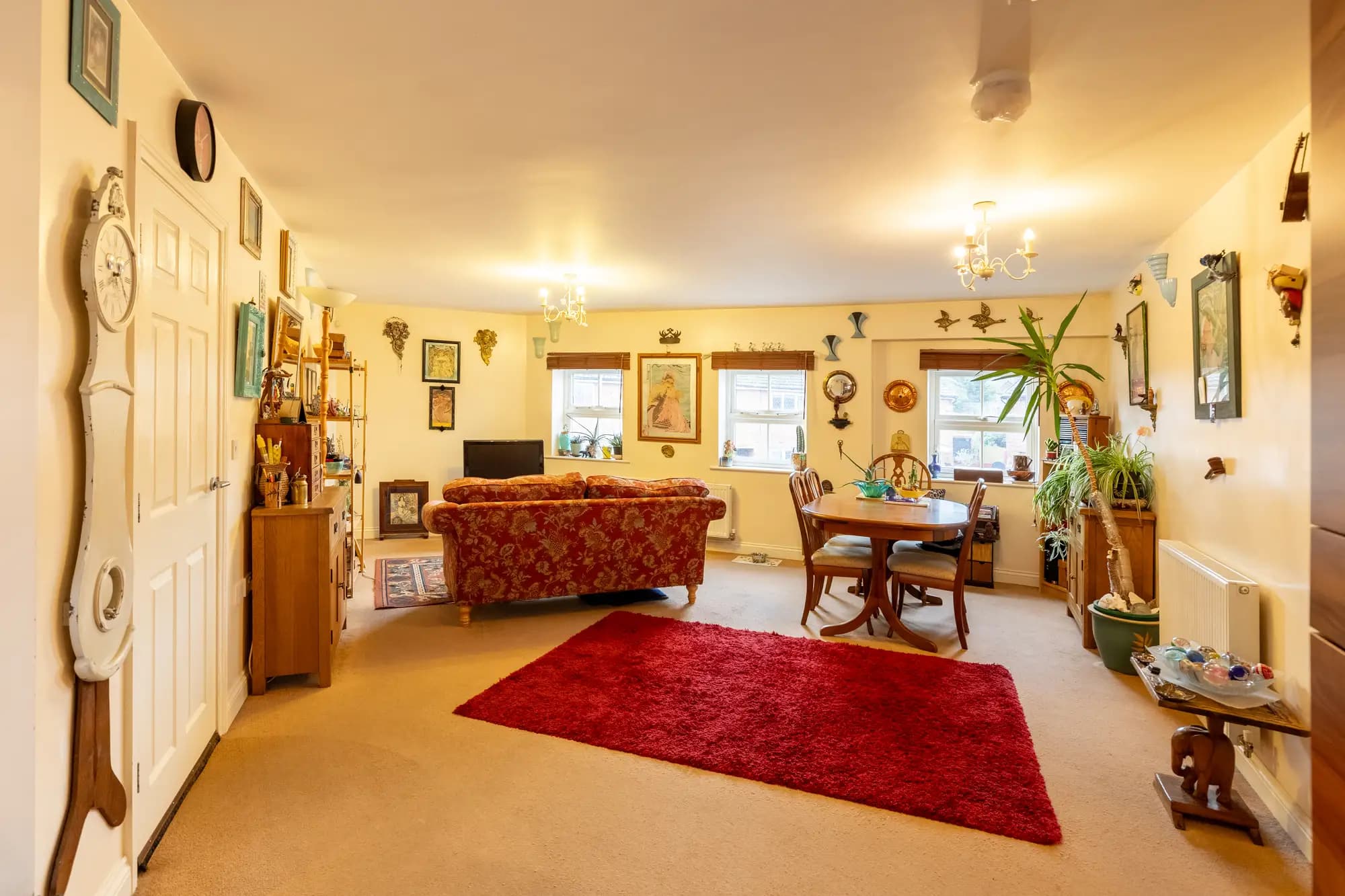 property photo 4 of 11
