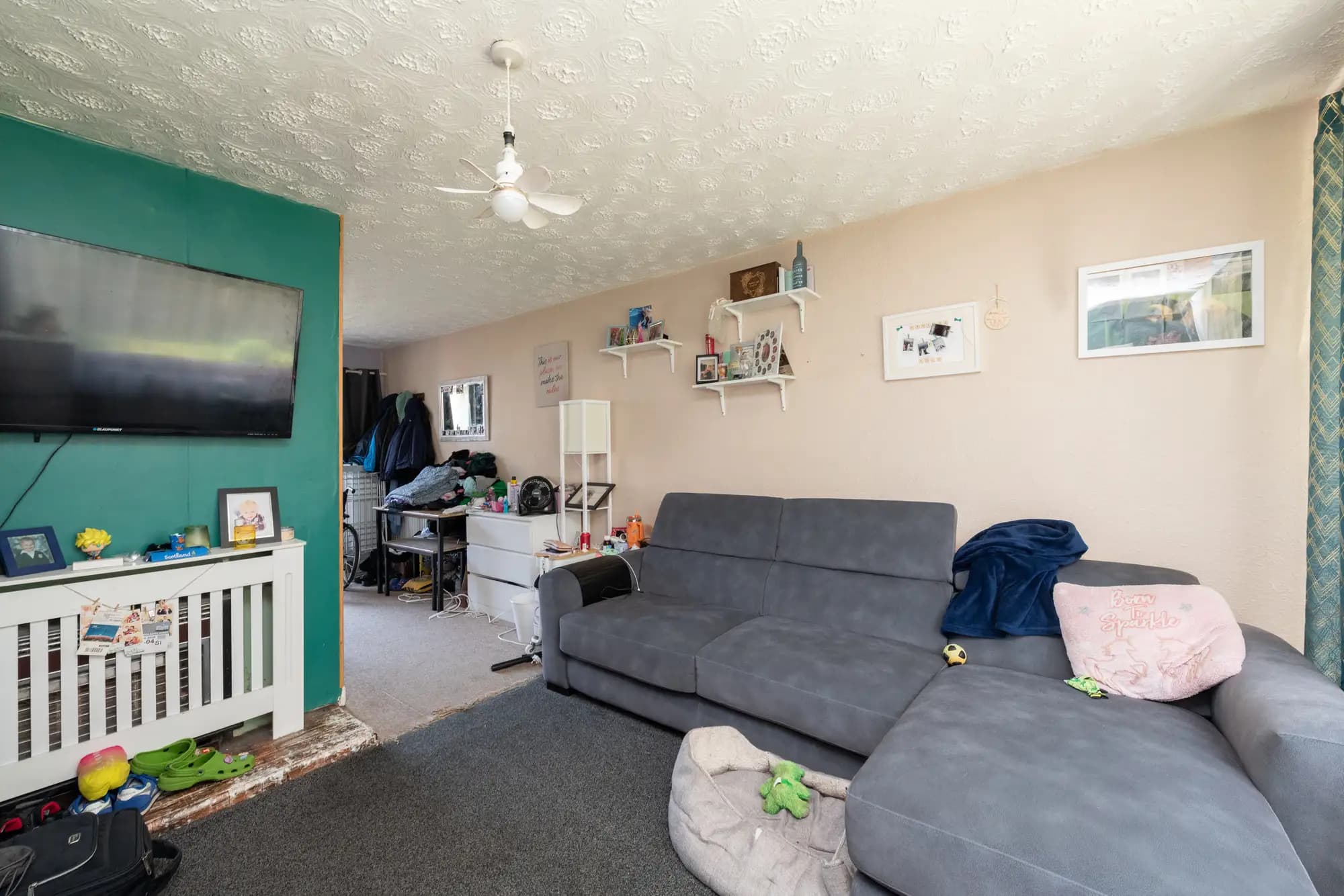 property photo 4 of 17