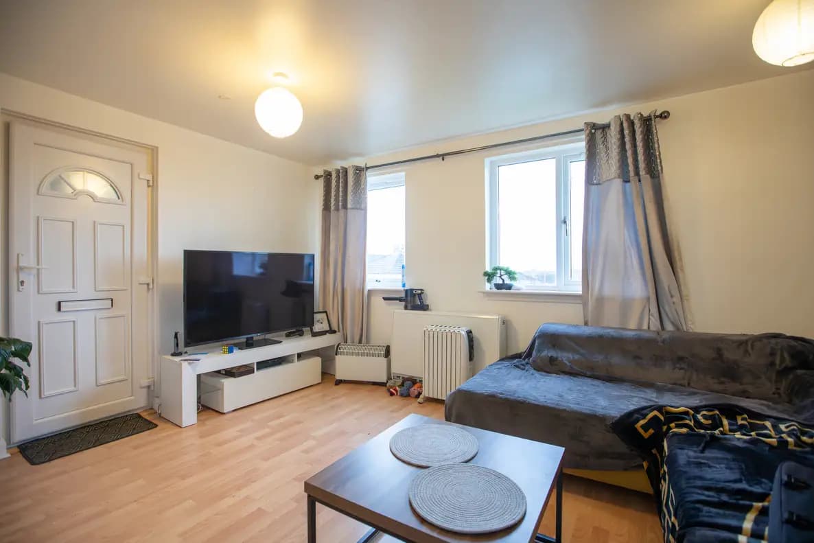 property photo 4 of 15