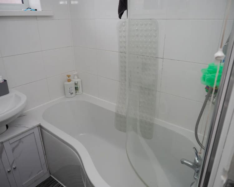 property photo 8 of 19