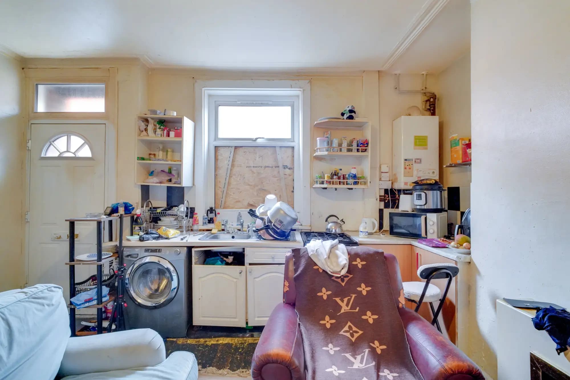 property photo 3 of 9