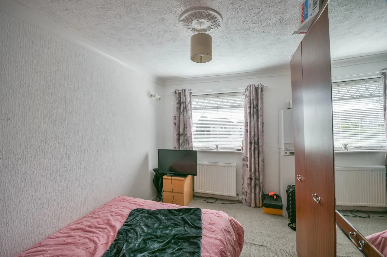 property photo 14 of 19