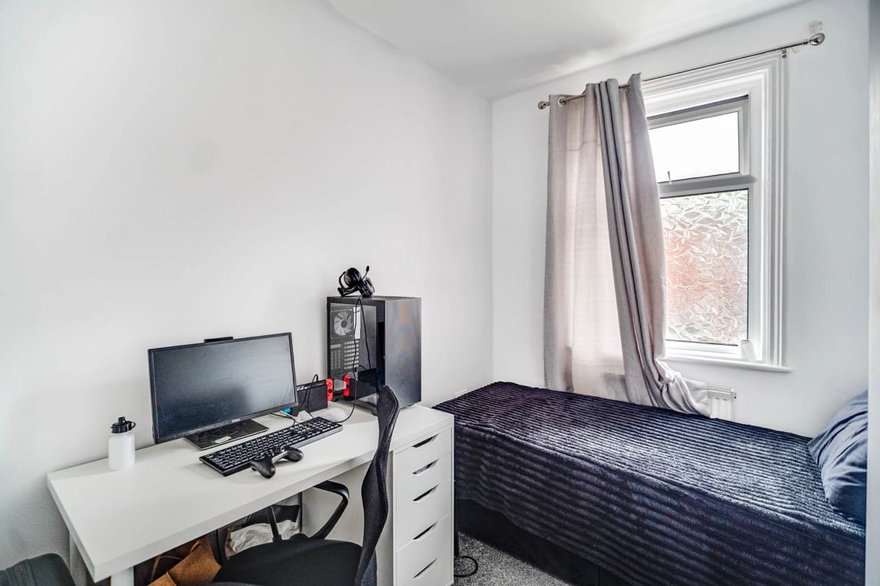 property photo 13 of 25