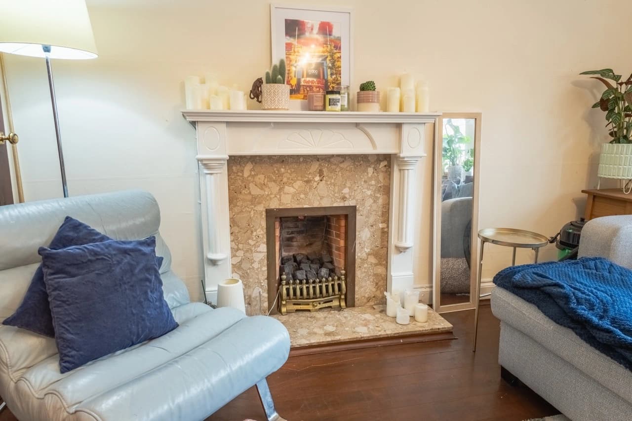 property photo 8 of 32