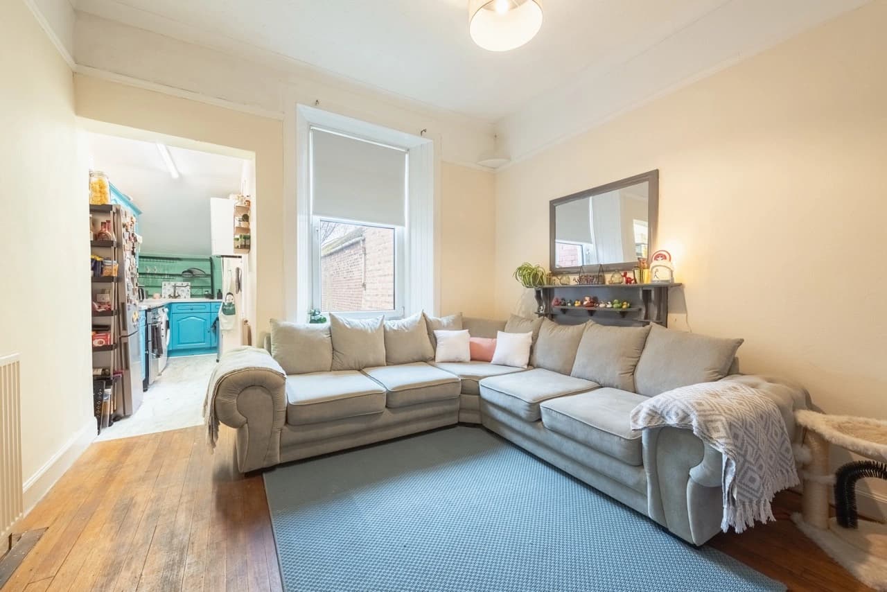 property photo 5 of 32