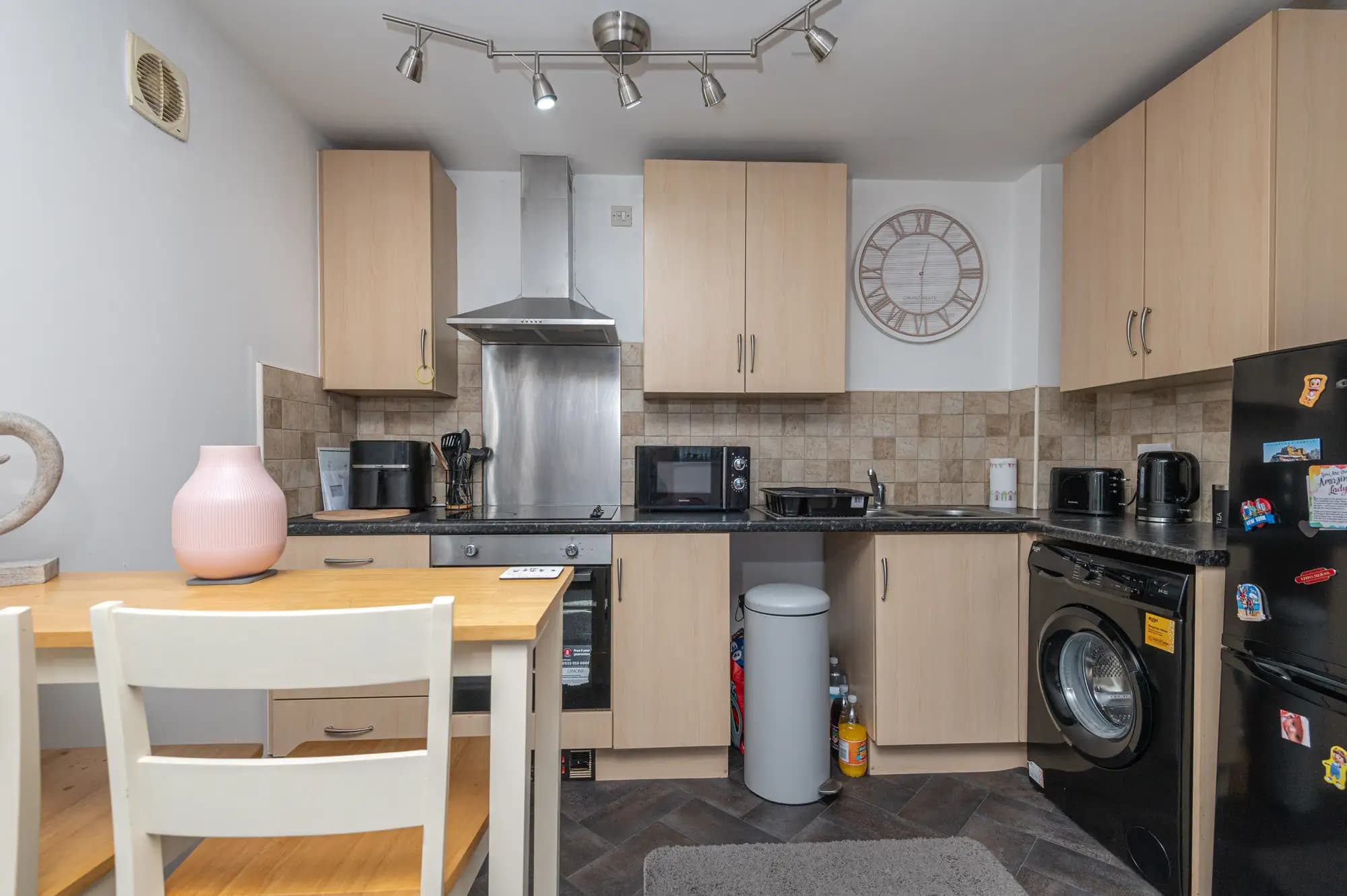 property photo 4 of 17