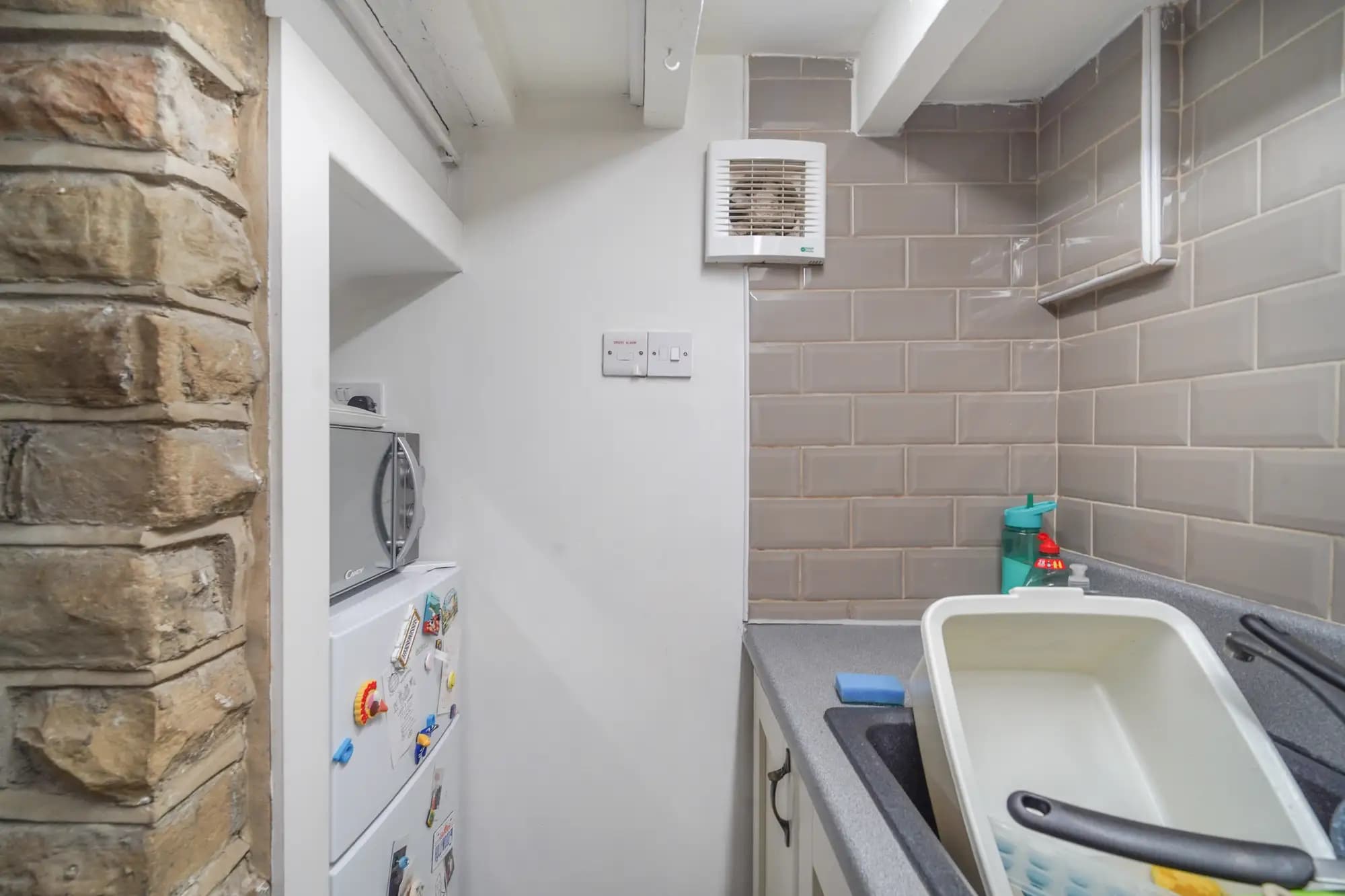 property photo 5 of 16