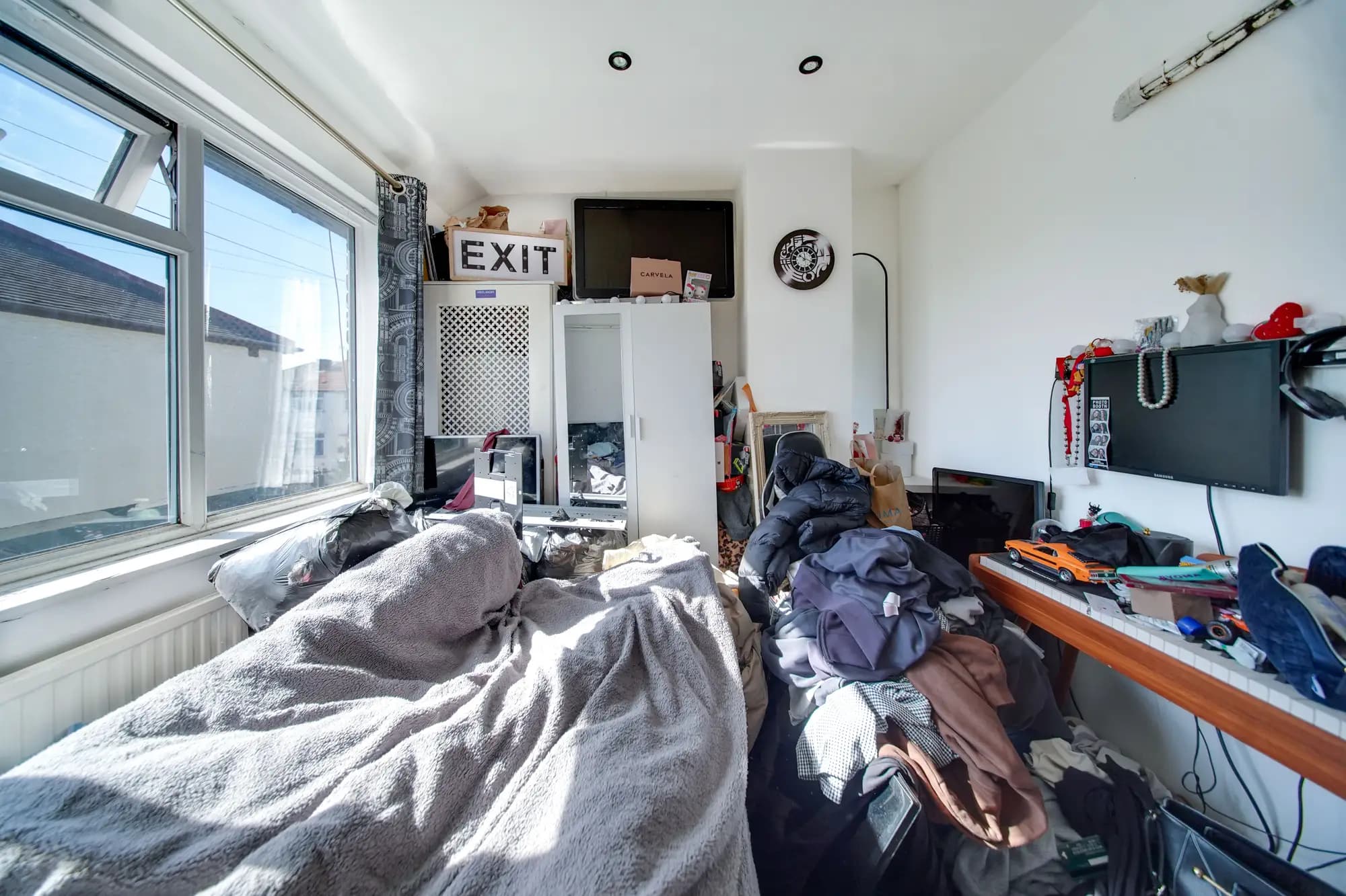 property photo 9 of 20