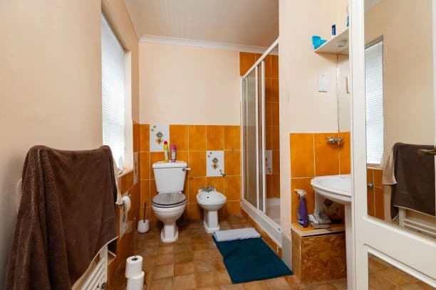 property photo 8 of 16