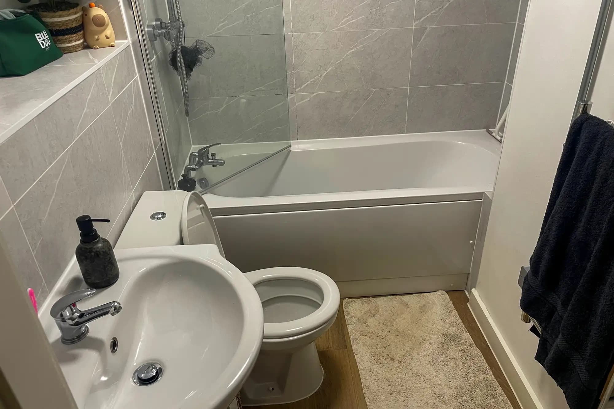 property photo 6 of 17