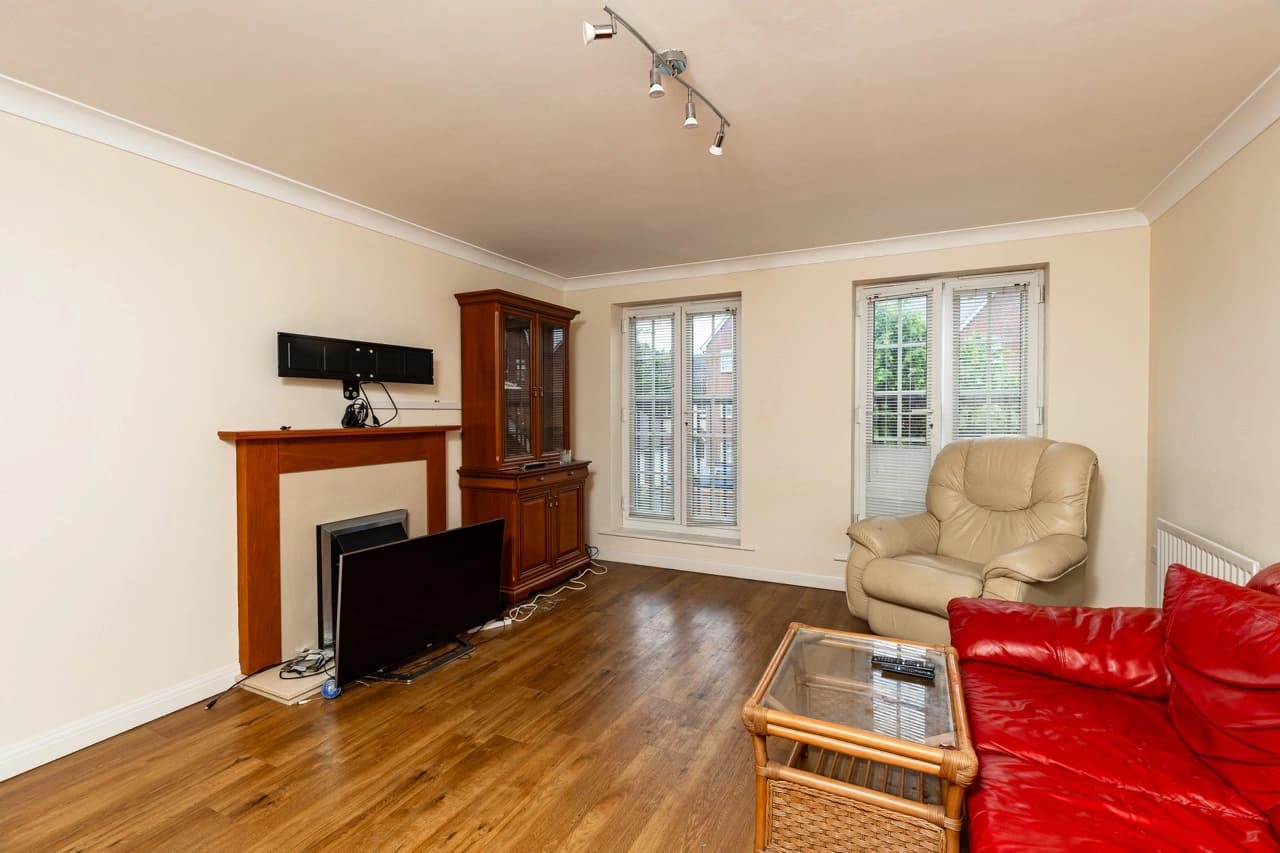 property photo 3 of 24