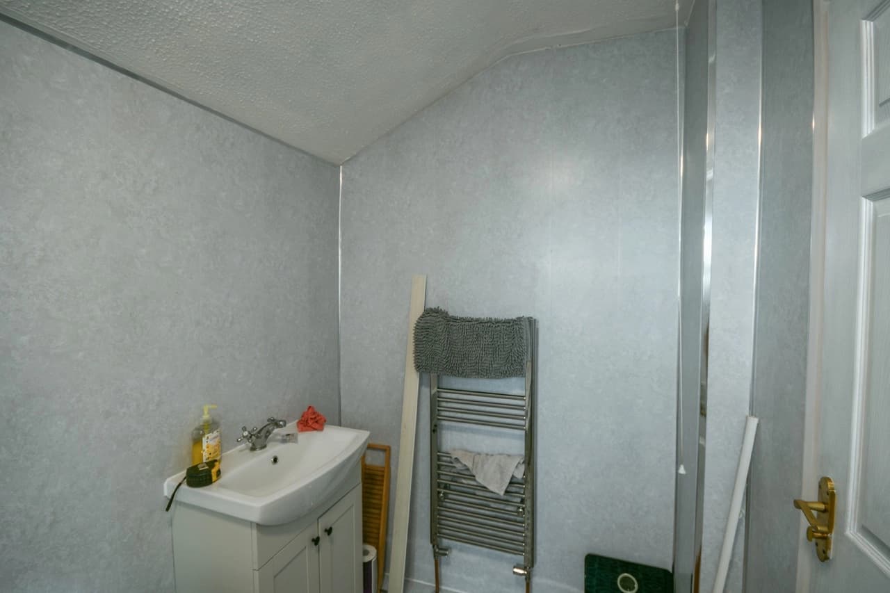 property photo 11 of 22