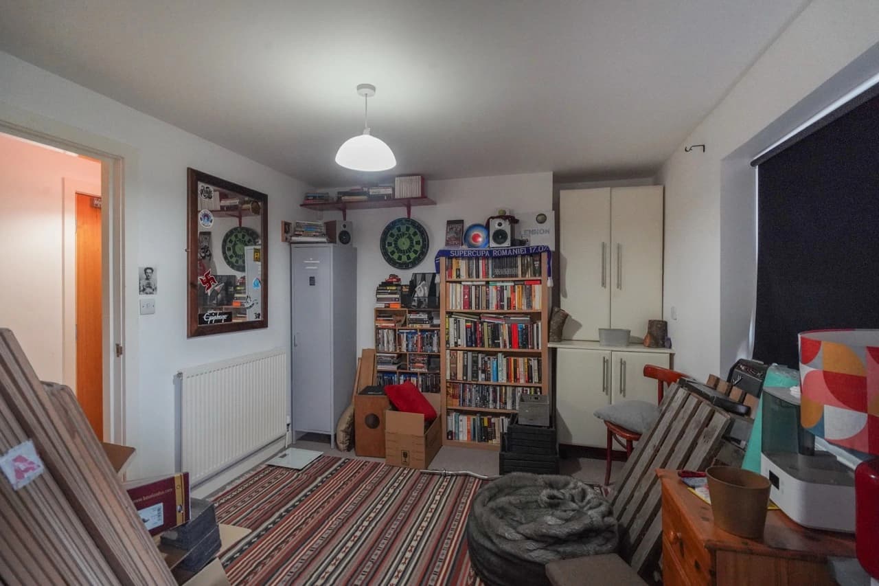 property photo 11 of 16