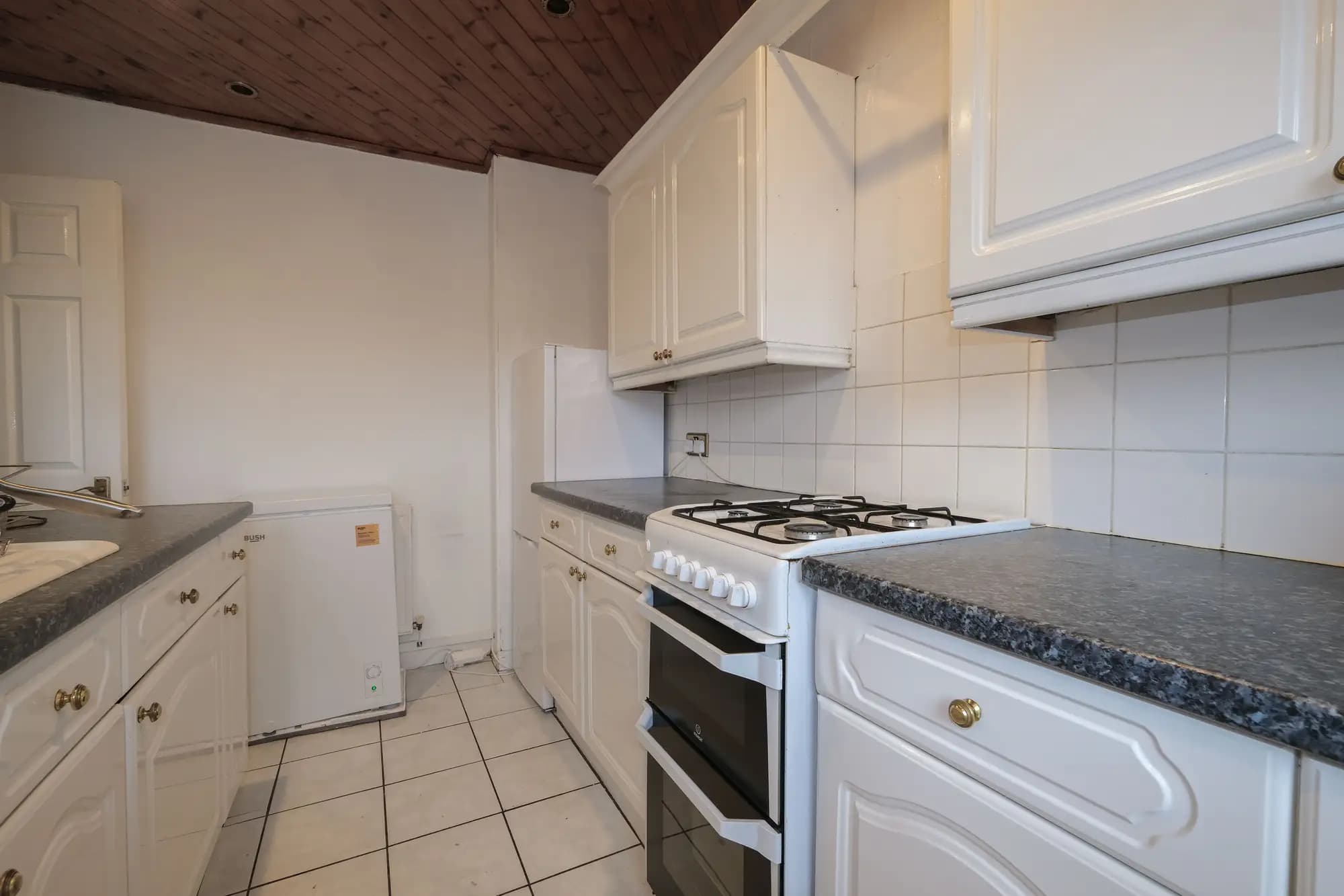 property photo 6 of 18