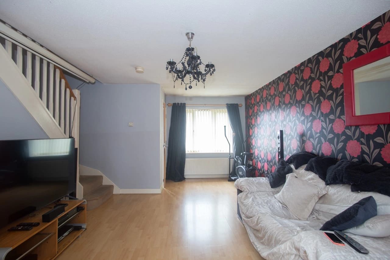 property photo 5 of 31
