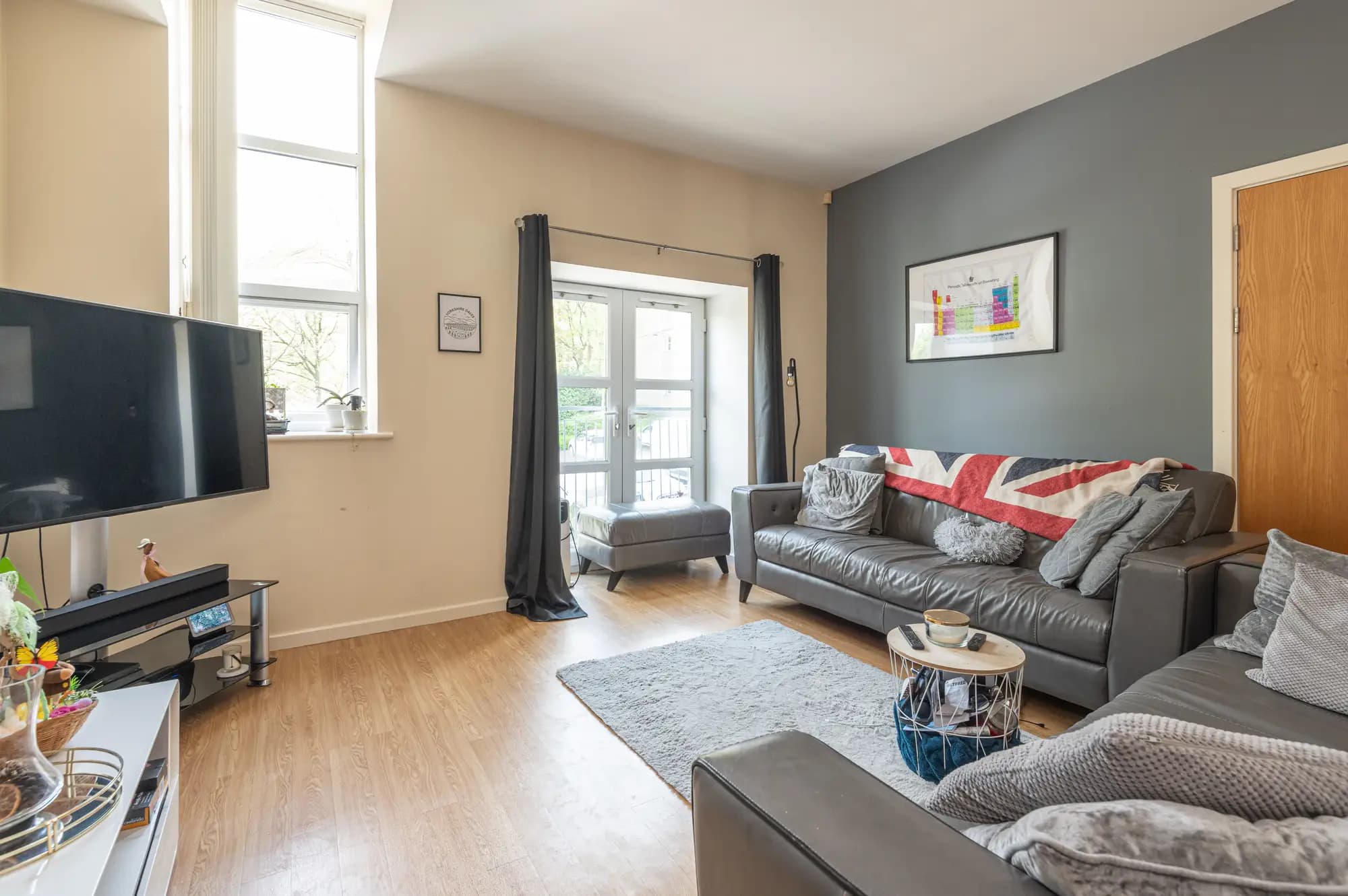 property photo 6 of 17