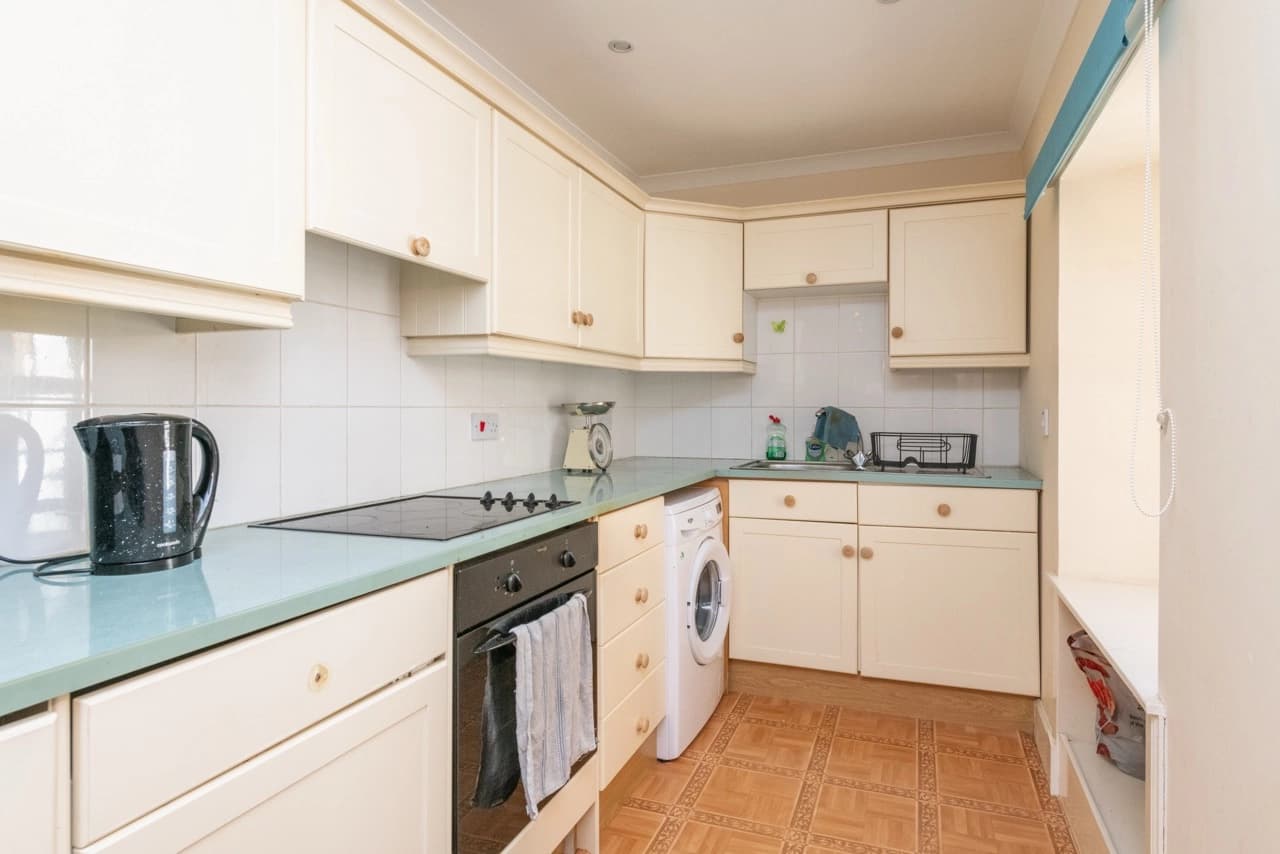 property photo 5 of 16