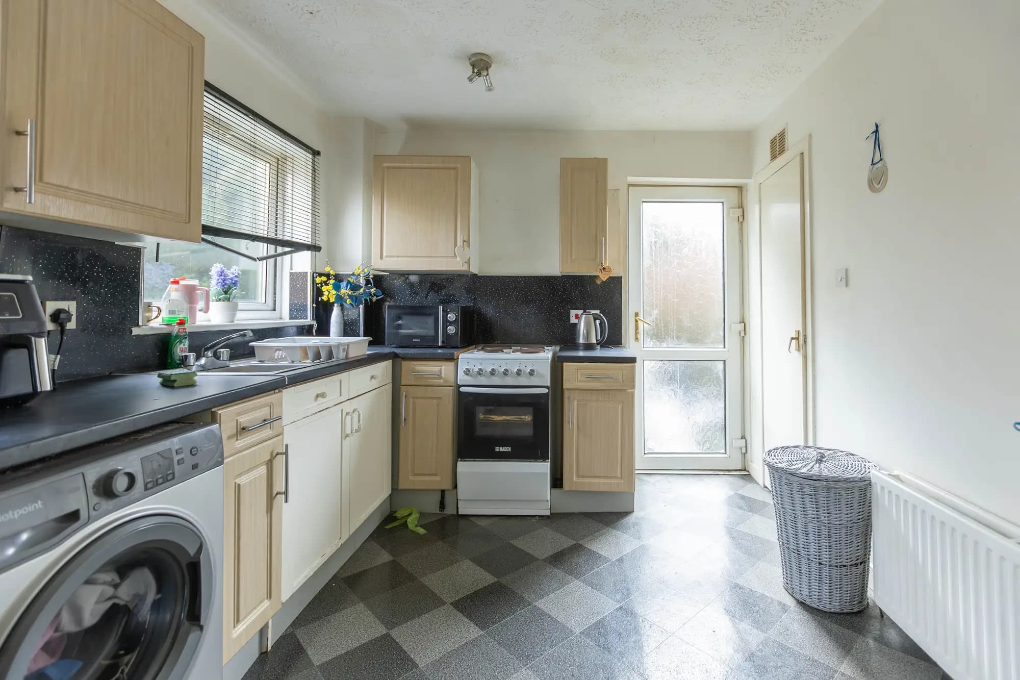 property photo 6 of 16