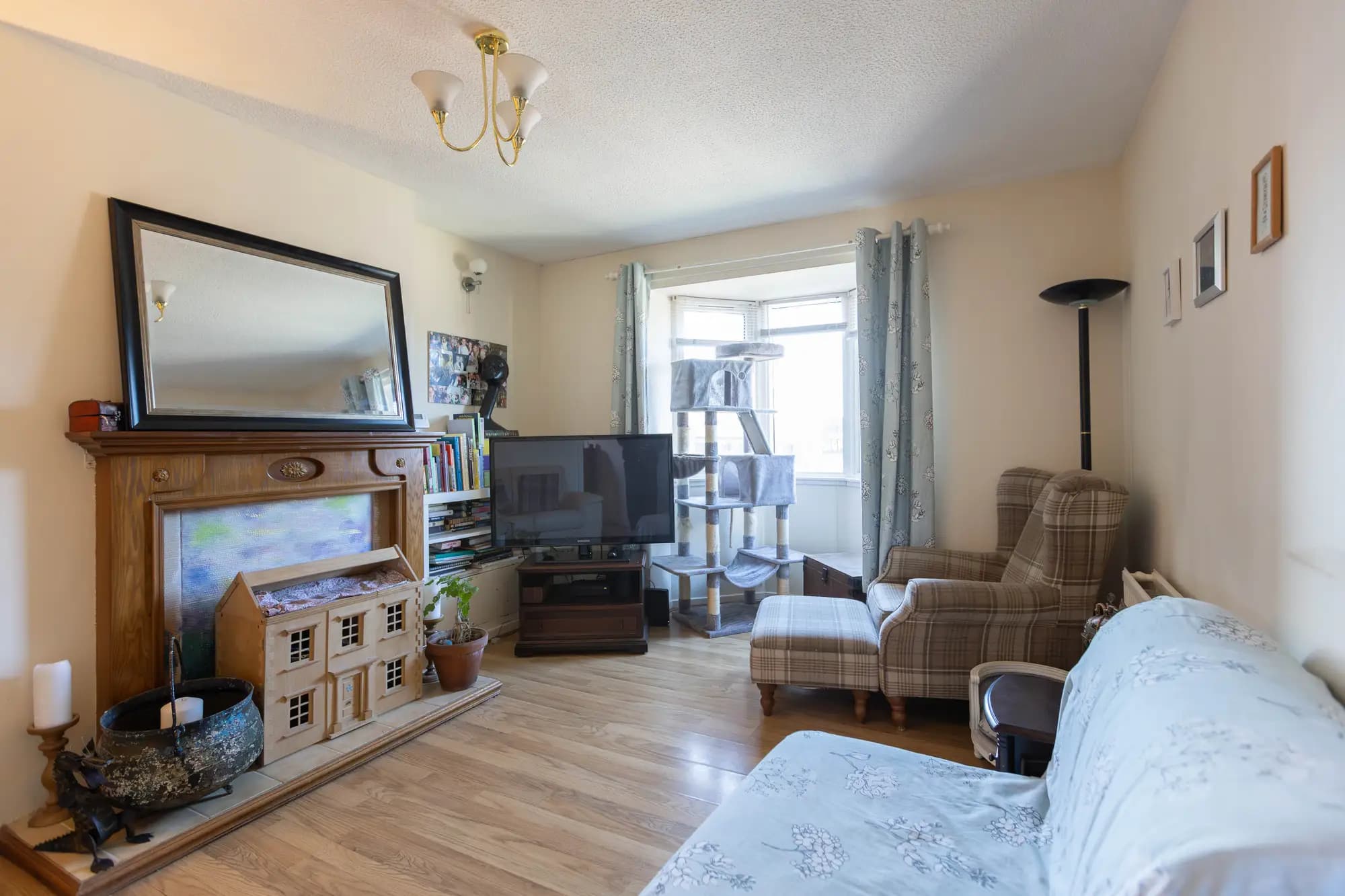 property photo 4 of 18