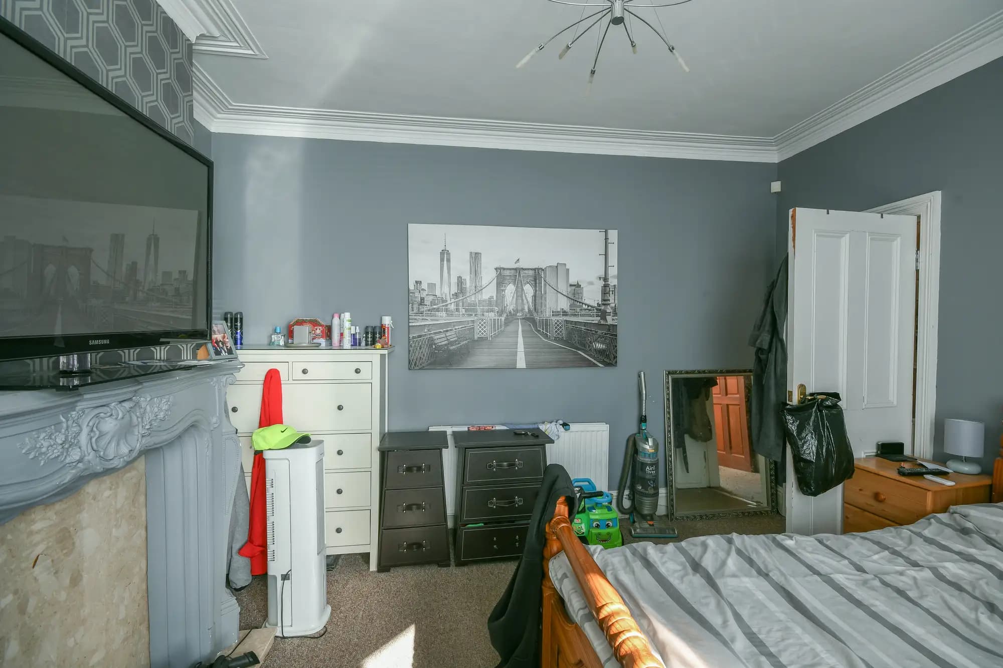property photo 5 of 18