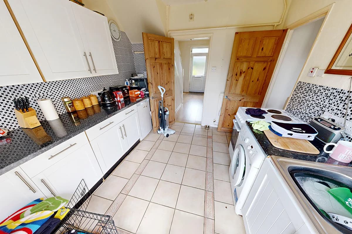 property photo 6 of 38