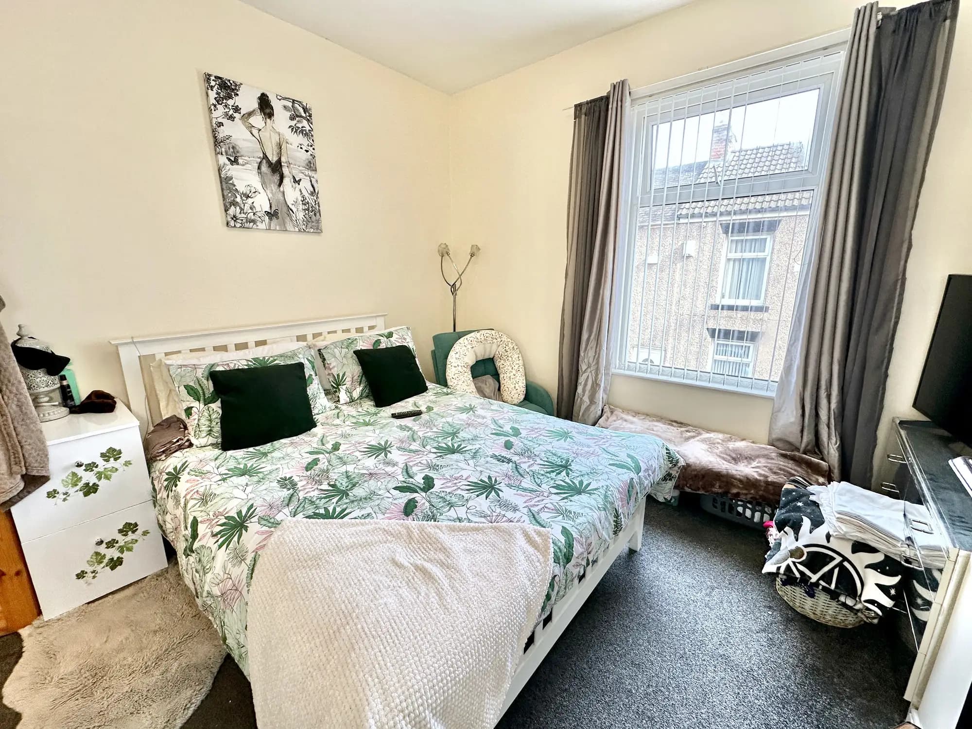 property photo 6 of 12