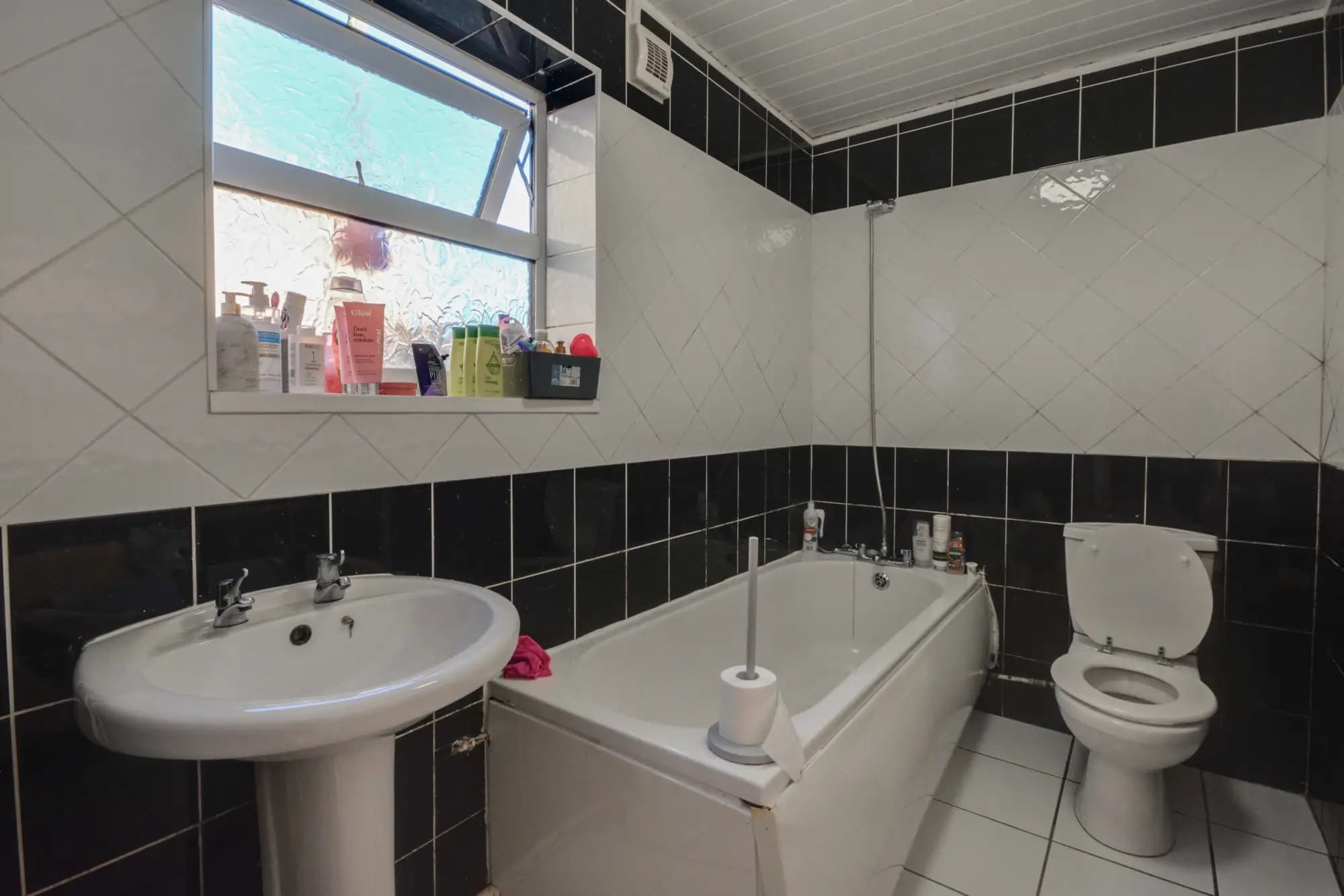 property photo 8 of 14