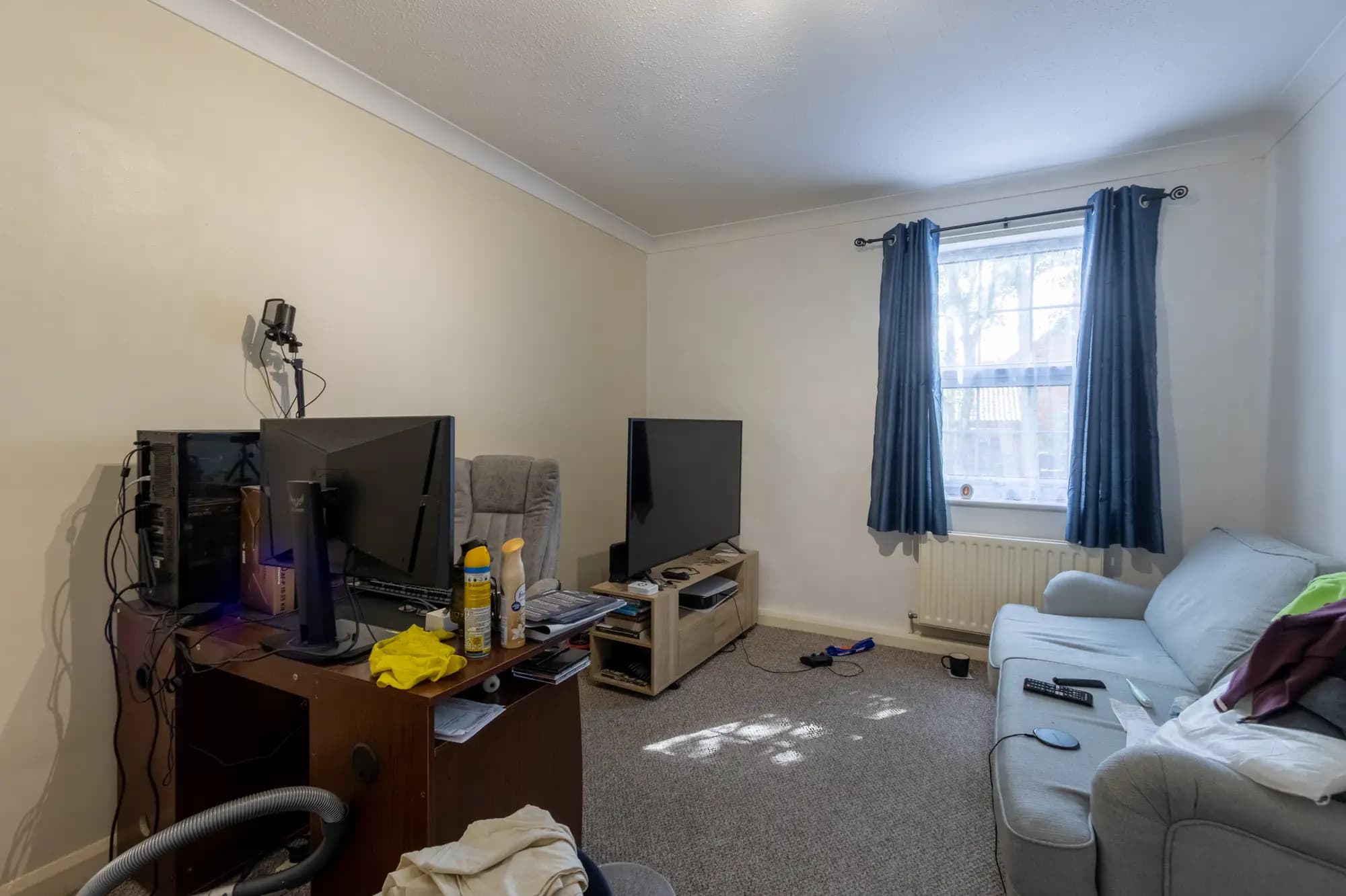 property photo 4 of 17