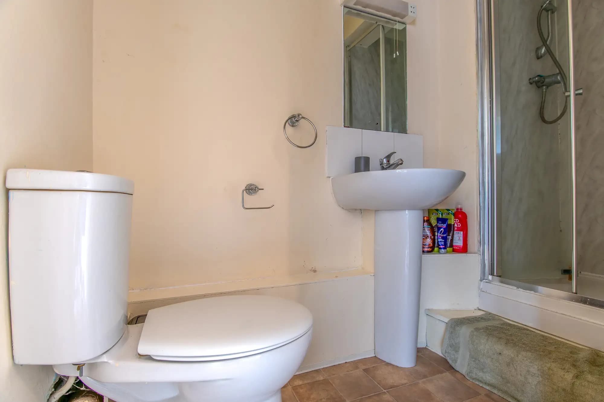 property photo 8 of 15