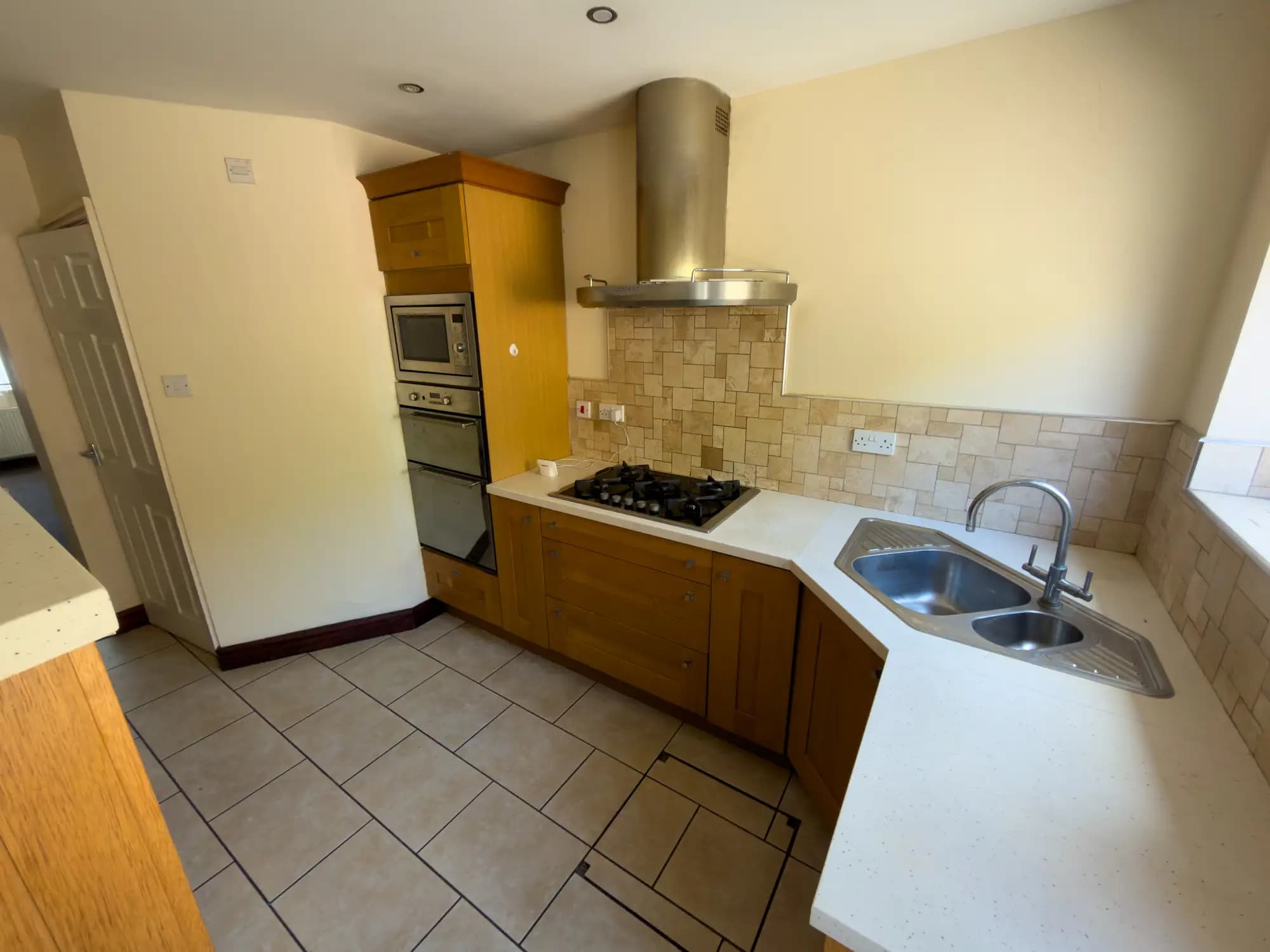 property photo 7 of 16
