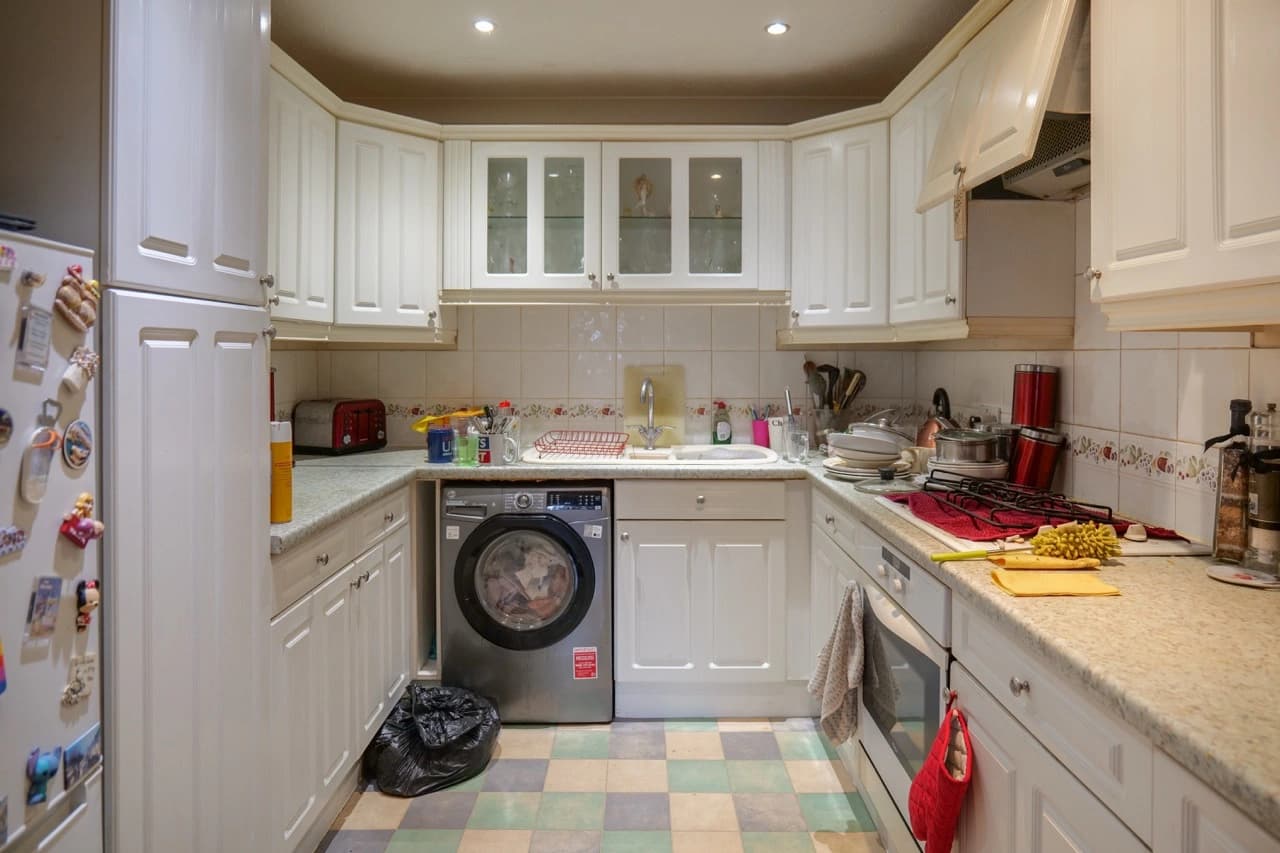 property photo 6 of 18