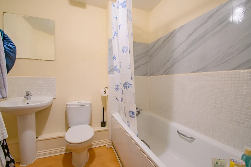 property photo 10 of 17