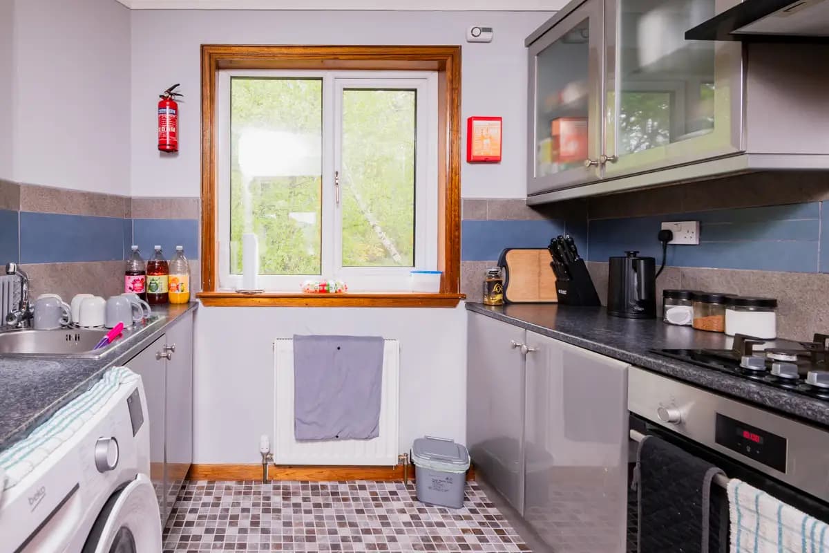 property photo 5 of 15