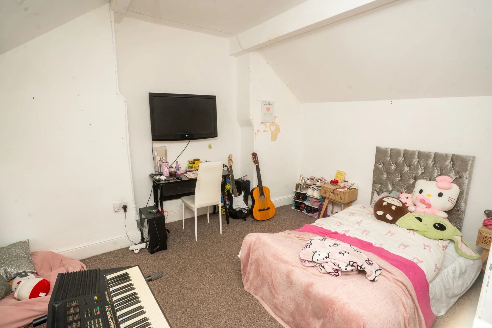 property photo 11 of 18