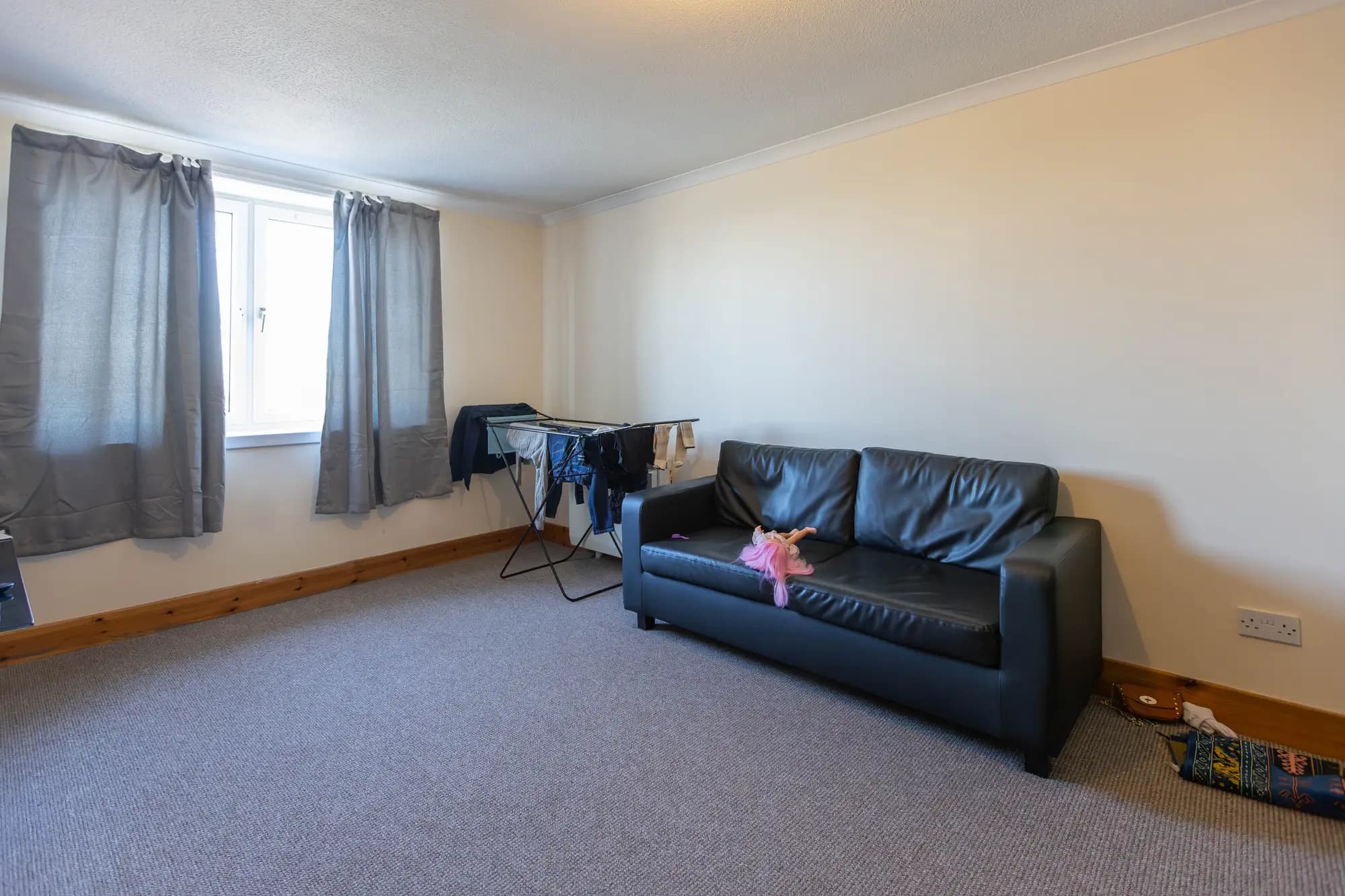 property photo 4 of 32
