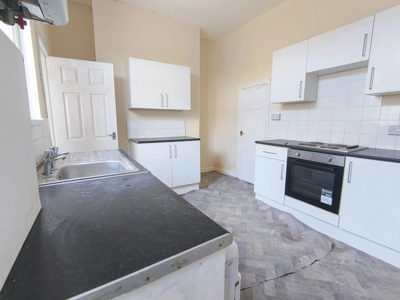 property photo 5 of 14