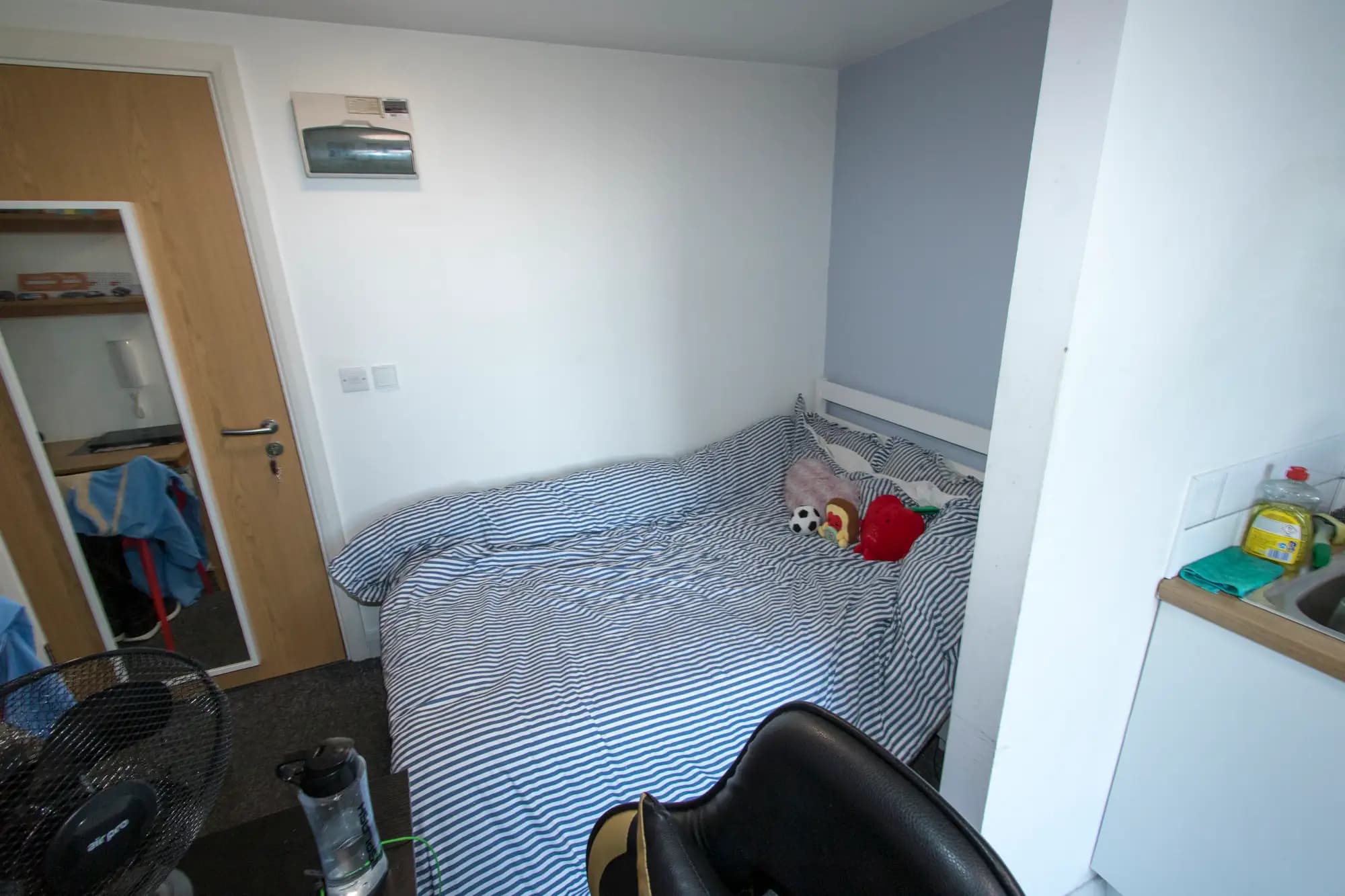 property photo 5 of 12