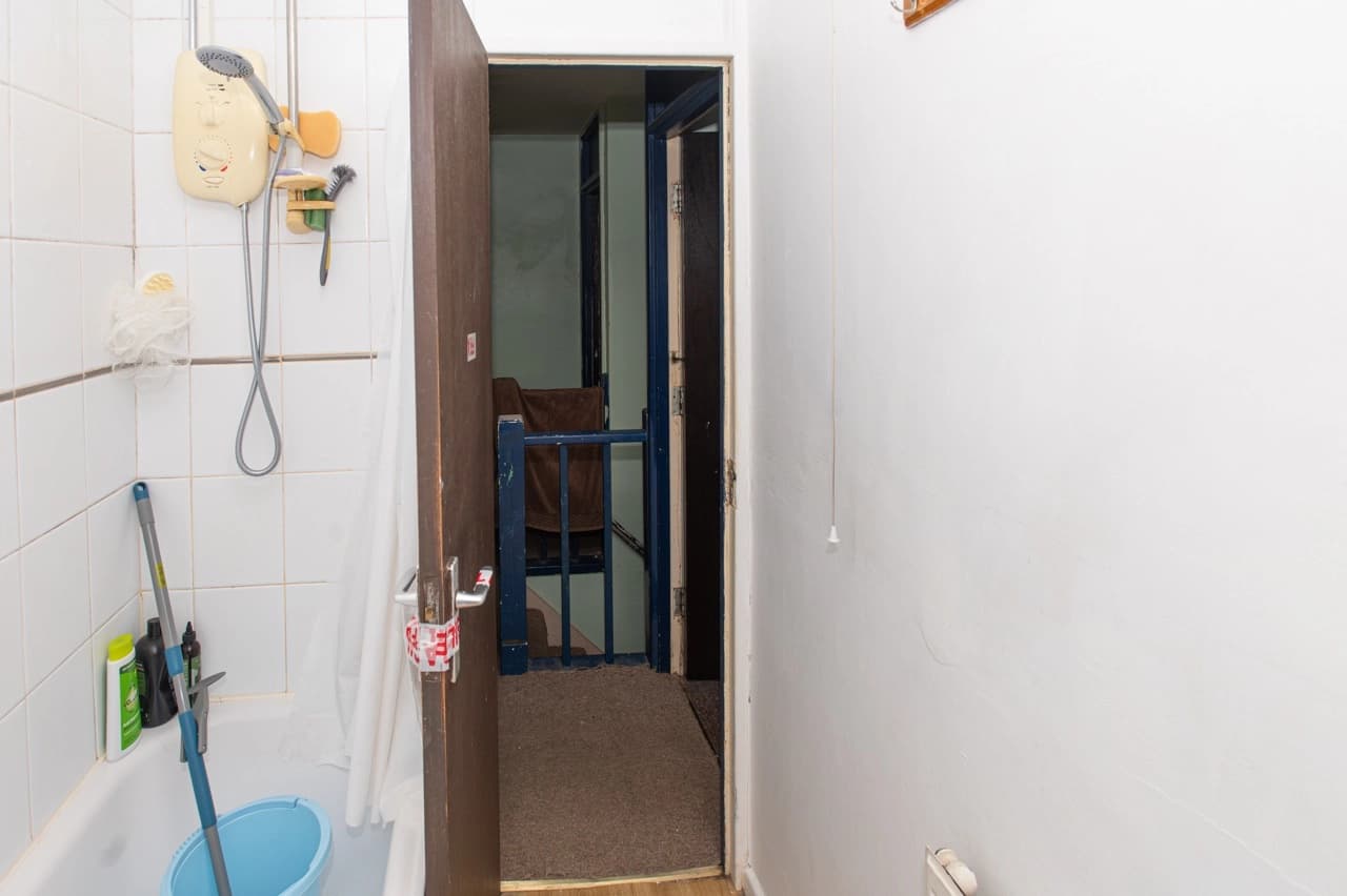 property photo 9 of 20