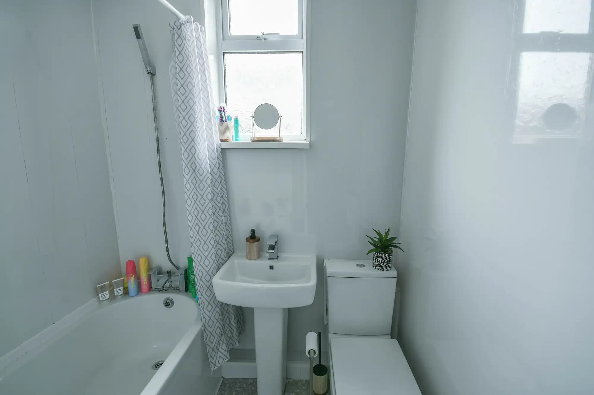 property photo 8 of 14