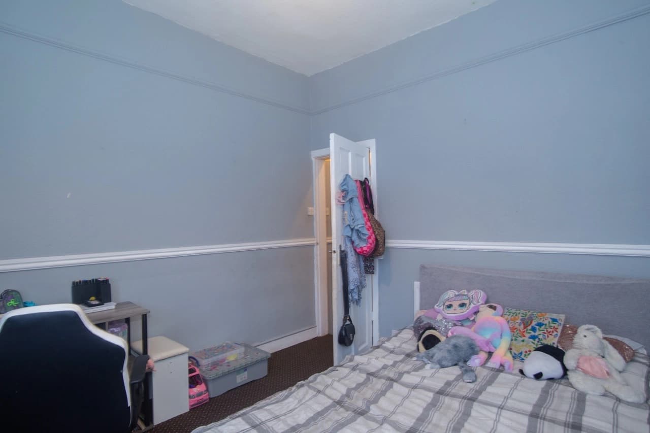 property photo 10 of 18