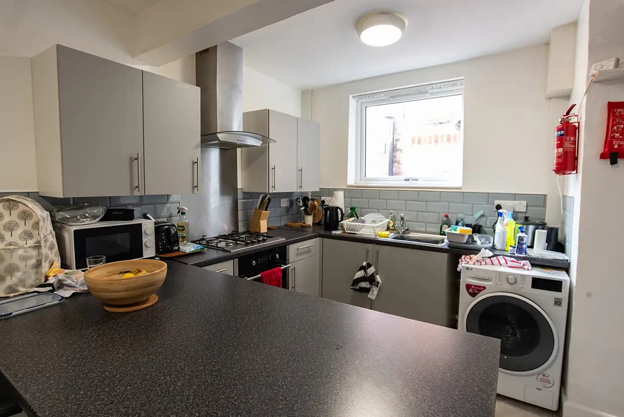 property photo 5 of 37