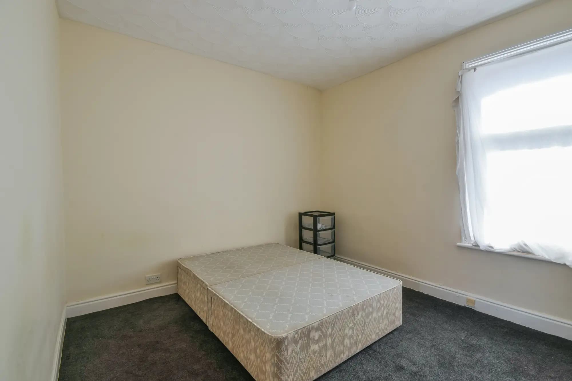 property photo 8 of 14