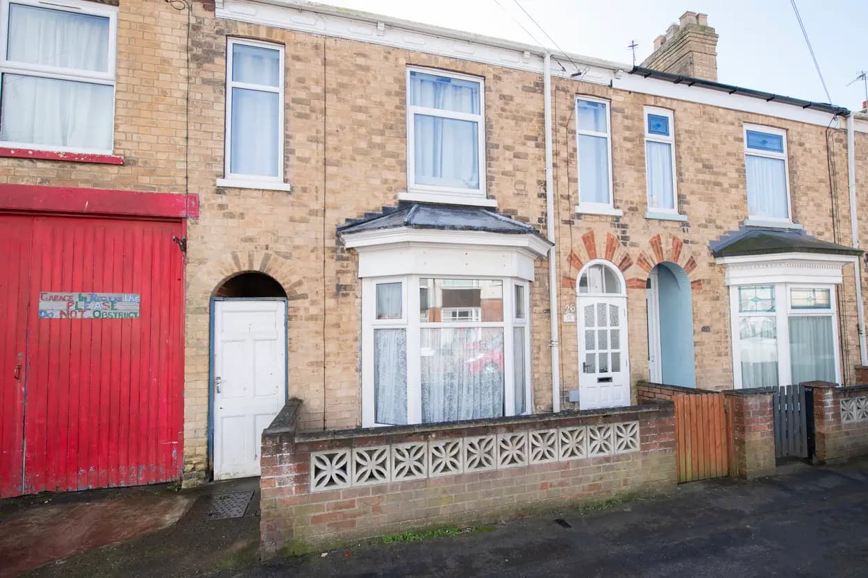 property photo 5 of 16