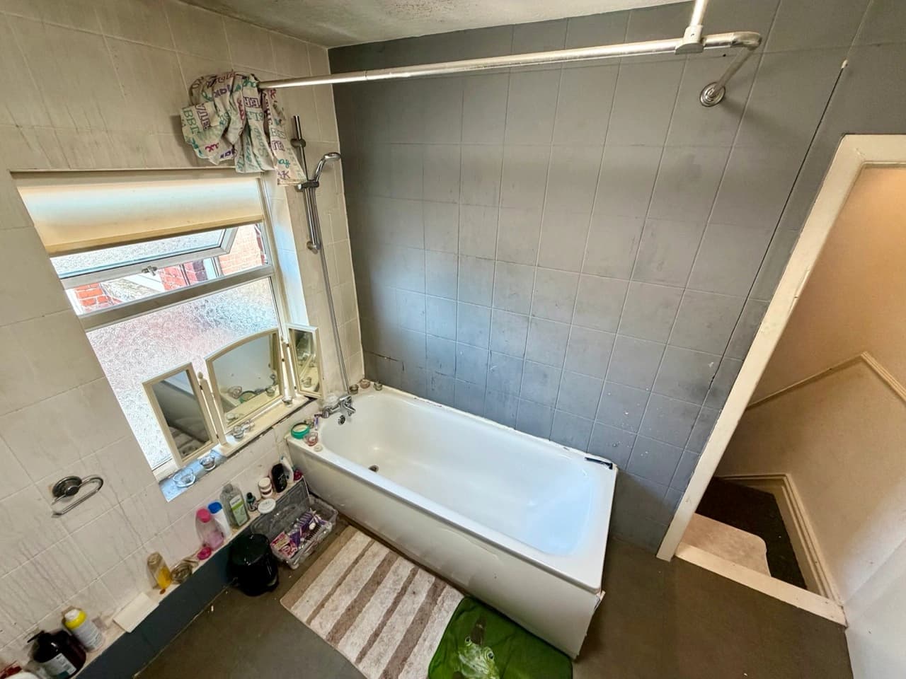 property photo 9 of 17