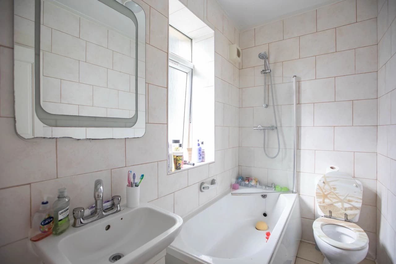 property photo 9 of 23