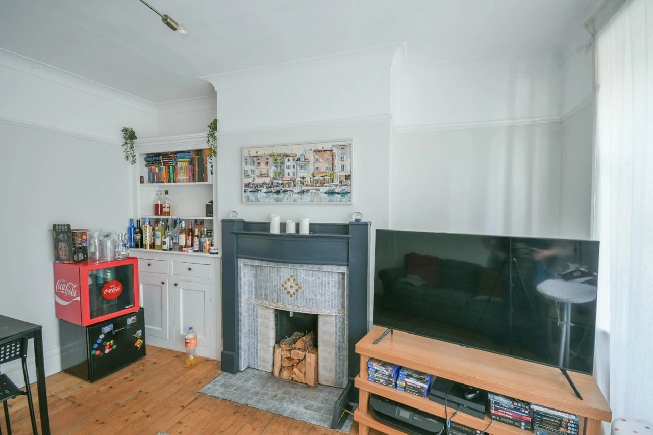 property photo 3 of 20