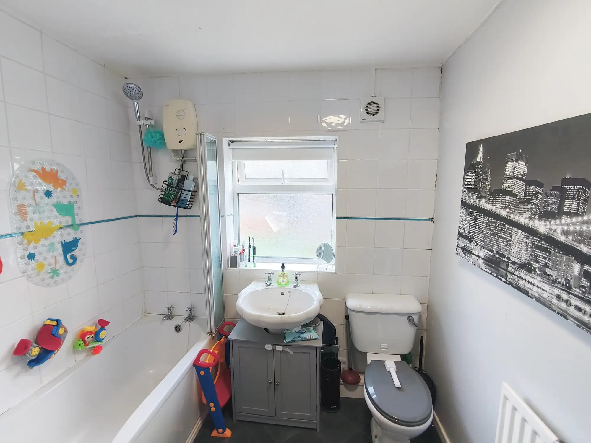 property photo 8 of 16