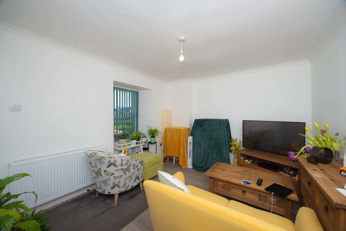 property photo 4 of 21