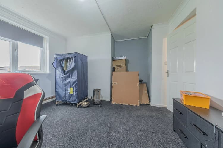 property photo 13 of 18