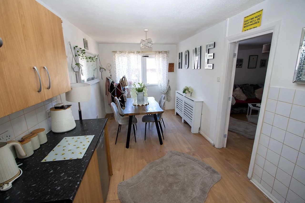property photo 6 of 20